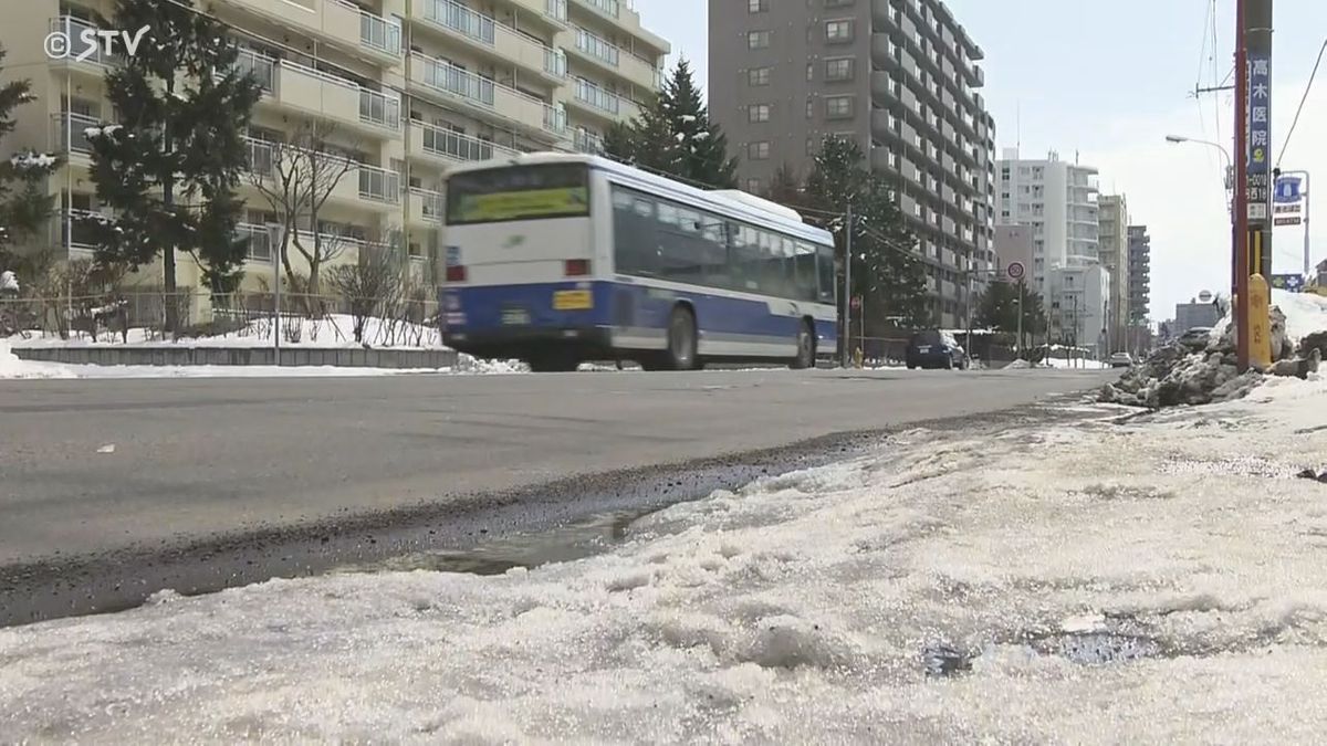 【続報】車道上で出血し倒れている男性発見　事件と事故の両面で捜査　会話できず搬送　札幌市