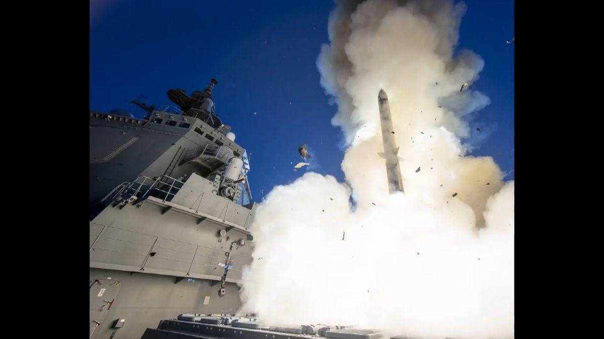 海自・新型イージス艦　弾道ミサイル迎撃試験に成功