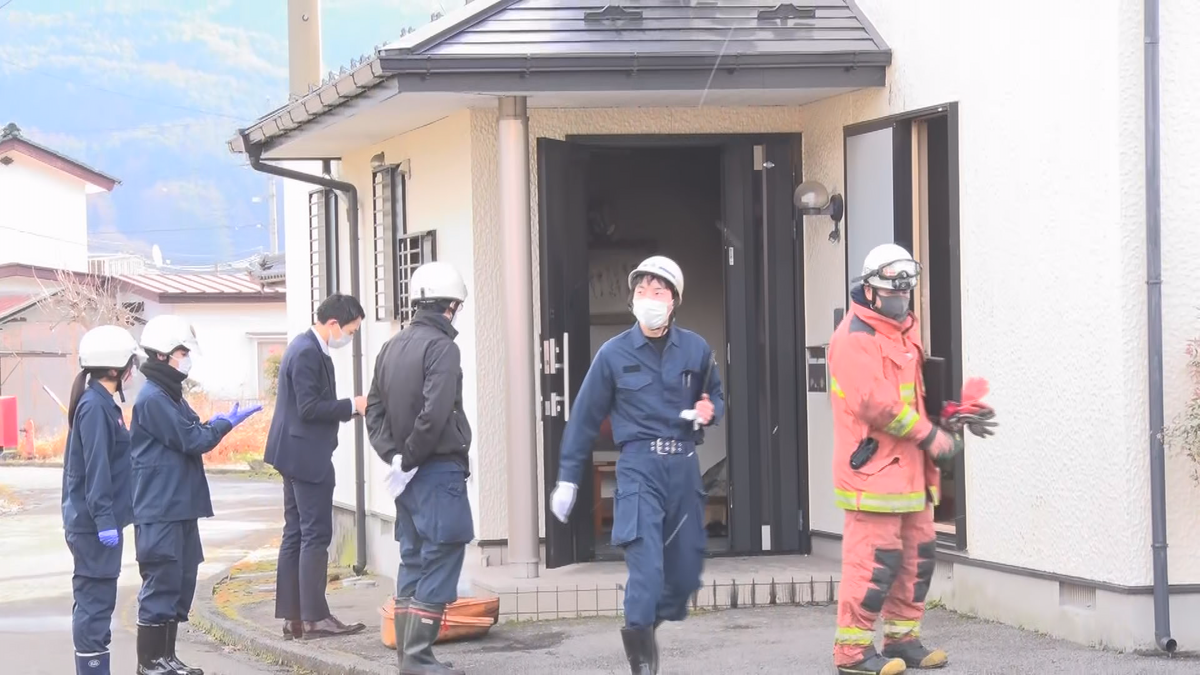 辰野町で住宅火事　38歳男性死亡　両親は外出して無事　