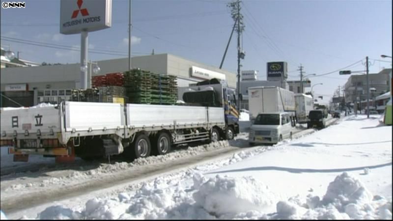 車４００台滞留　長野小諸市で除雪作業続く