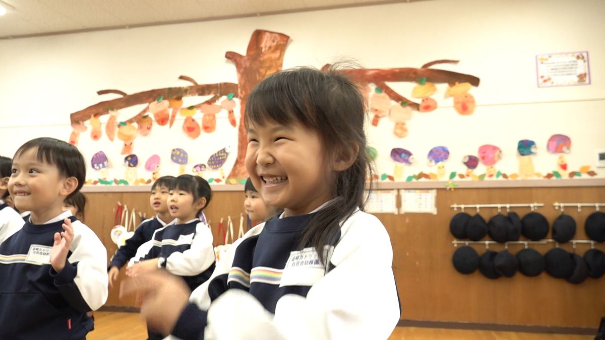 韮崎高校の生徒が園児とふれあい 保育を学ぶ授業 山梨県