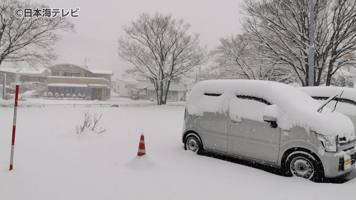 山陰地方では大雪に警戒を　午後5時現在の積雪　大山74センチ、隠岐33センチ、鳥取32センチ、松江14センチ