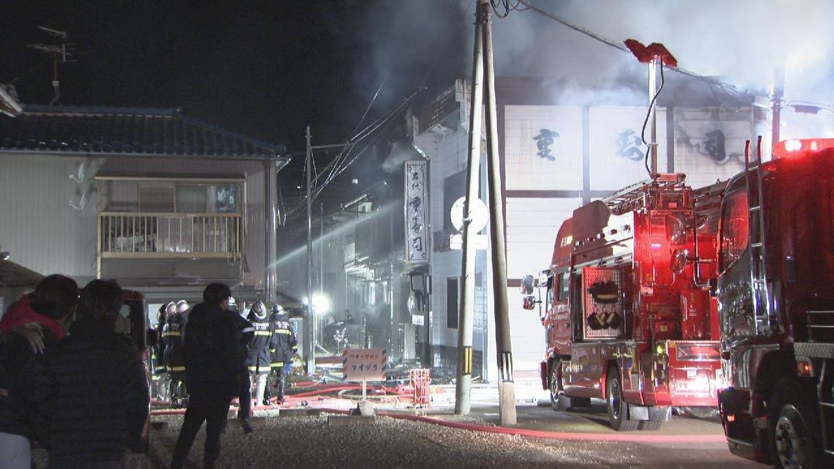 木造３階建ての飲食店兼住宅が全焼　天ぷら油から出火か　愛知・江南市