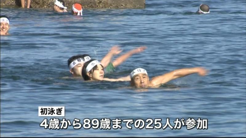 古式泳法「水任流」の初泳ぎ　香川・高松市