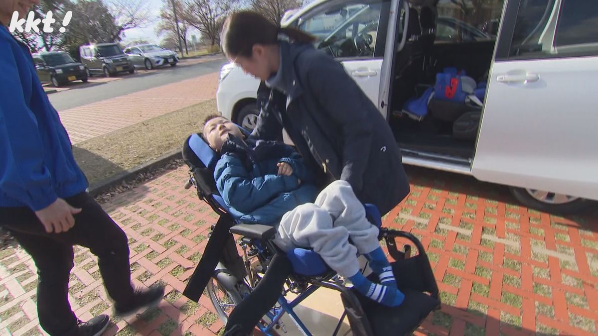 電動車いすに乗るしんちゃん