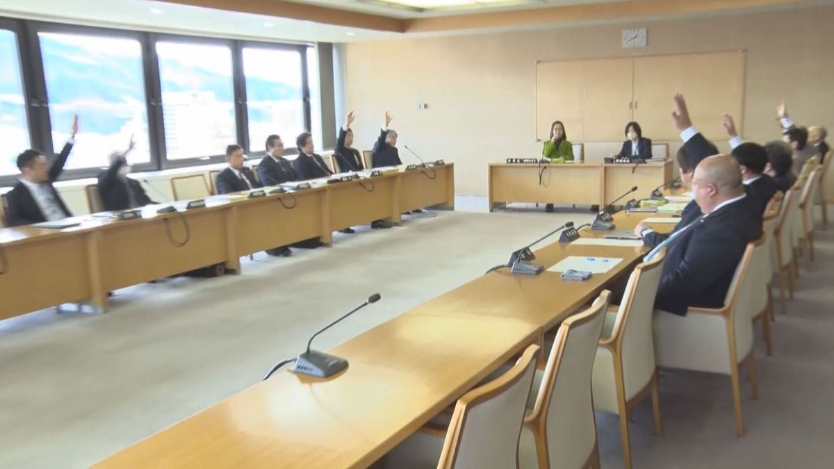 岡谷市議会　議員のなり手不足解消目指し議論　議員定数の削減と報酬の増額提案も否決　現状維持に　今後は…　