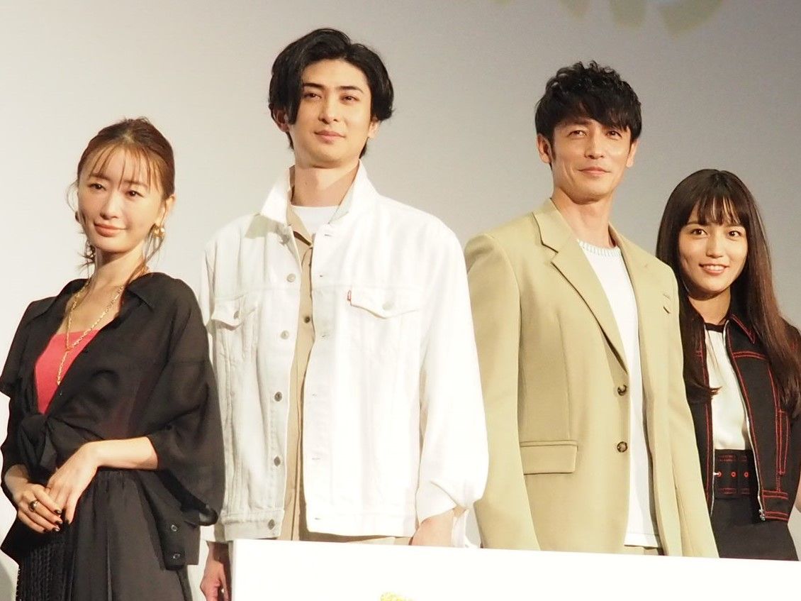 左から松本まりかさん、古川雄大さん、玉木宏さん、川口春奈さん