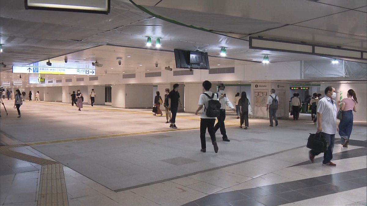 ＪＲ新宿駅　東口と西口結ぶ自由通路が開通