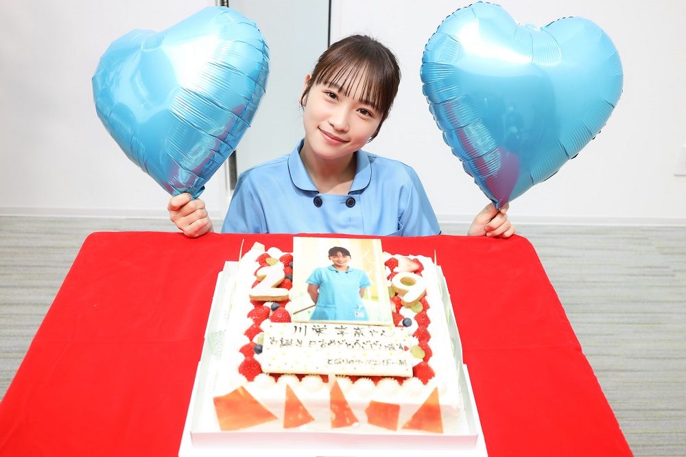 川栄李奈　「29歳になります」　誕生日にちなみ“肉”をドラマ共演者がプレゼント