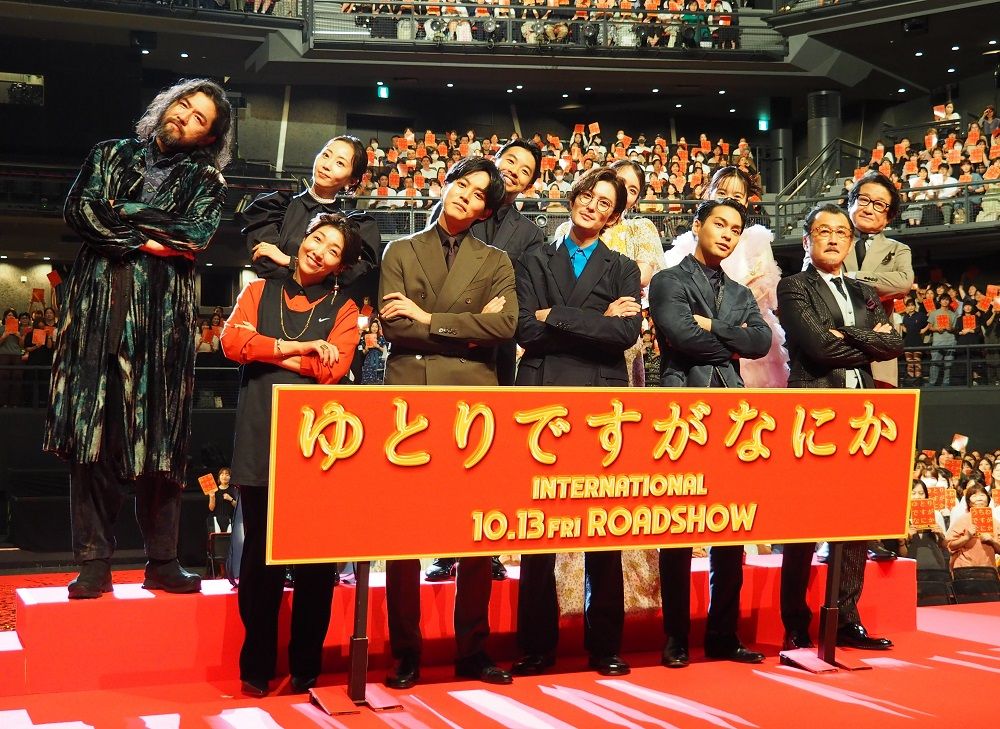 上段左から吉原さん、木南さん、仲野さん、吉岡さん、島崎さん、水田監督、下段左から安藤さん、松坂さん、岡田さん、柳楽さん、吉田さん