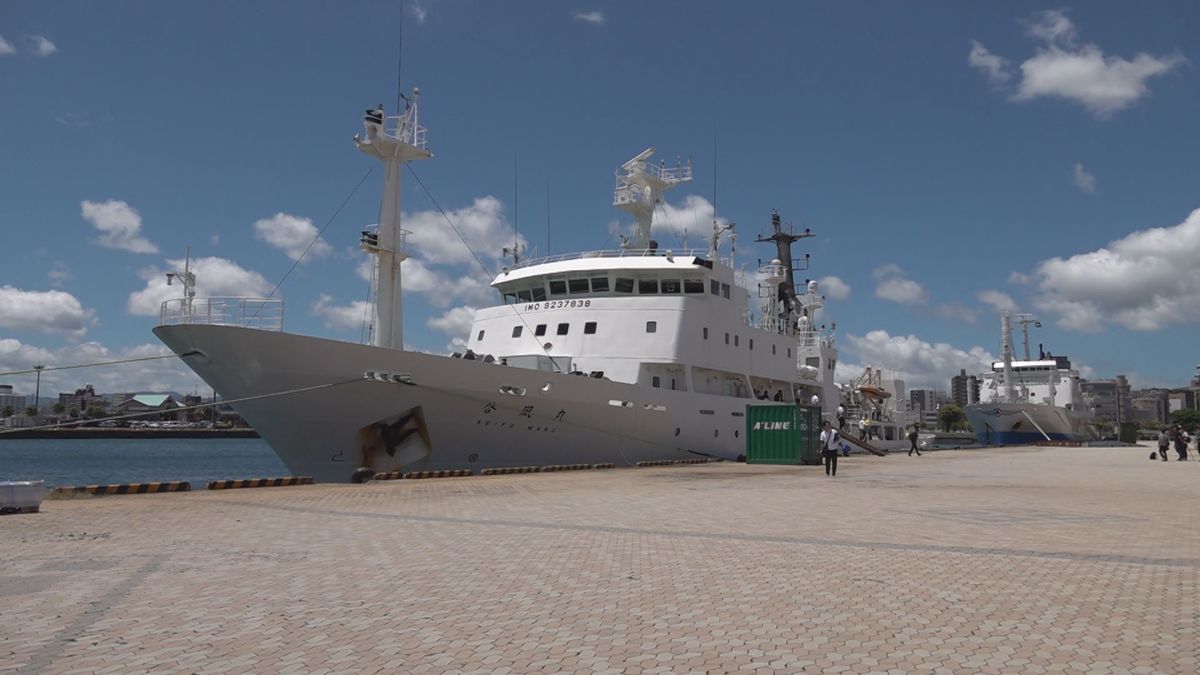 海洋気象観測船｢啓風丸｣鹿児島港に寄港 線状降水帯の予測精度向上へ海上の気象データ集める内部は？