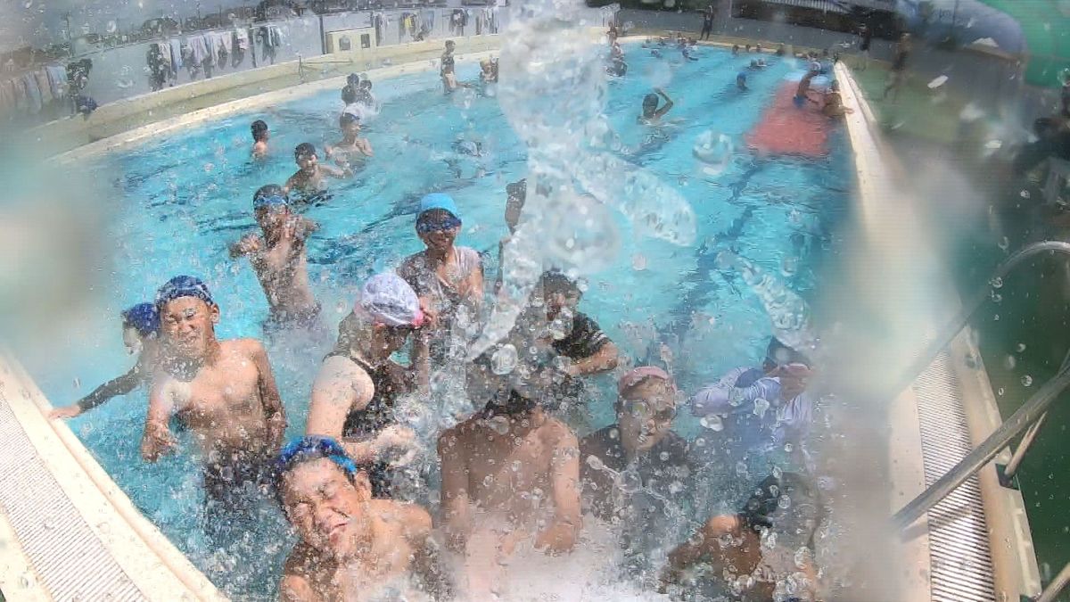 2日連続の猛暑日に　小学校のプール開放始まる　午前中の2時間限定　23日も熱中症警戒アラート発表