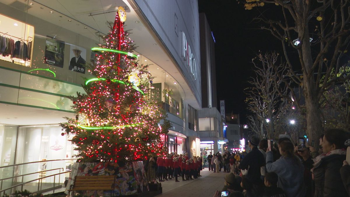 来年2月末で閉店の松本パルコ　高さ約6メートルのクリスマスツリー点灯　今年で最後【長野】