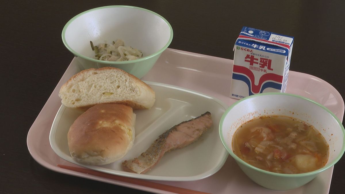 新居浜市の学校給食に地元特産「七福芋」使ったパンが登場