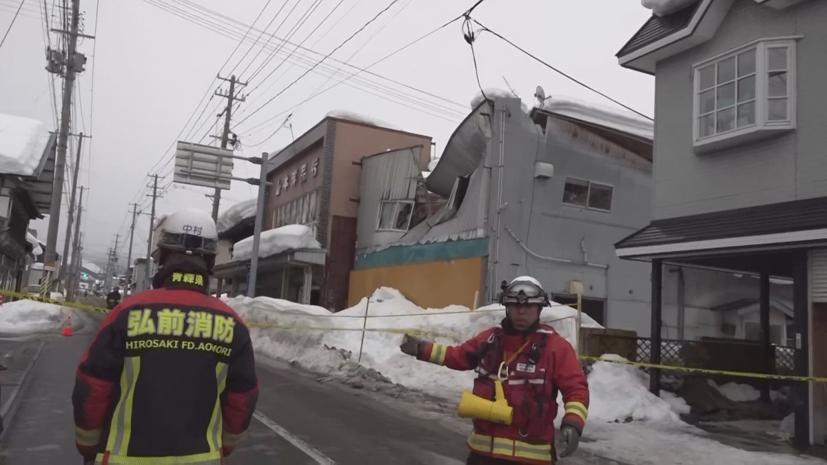 大きな音たて空き家“倒壊の瞬間”「怖いです本当に…」　記録的な豪雪で建物被害相次ぐ　青森県黒石市