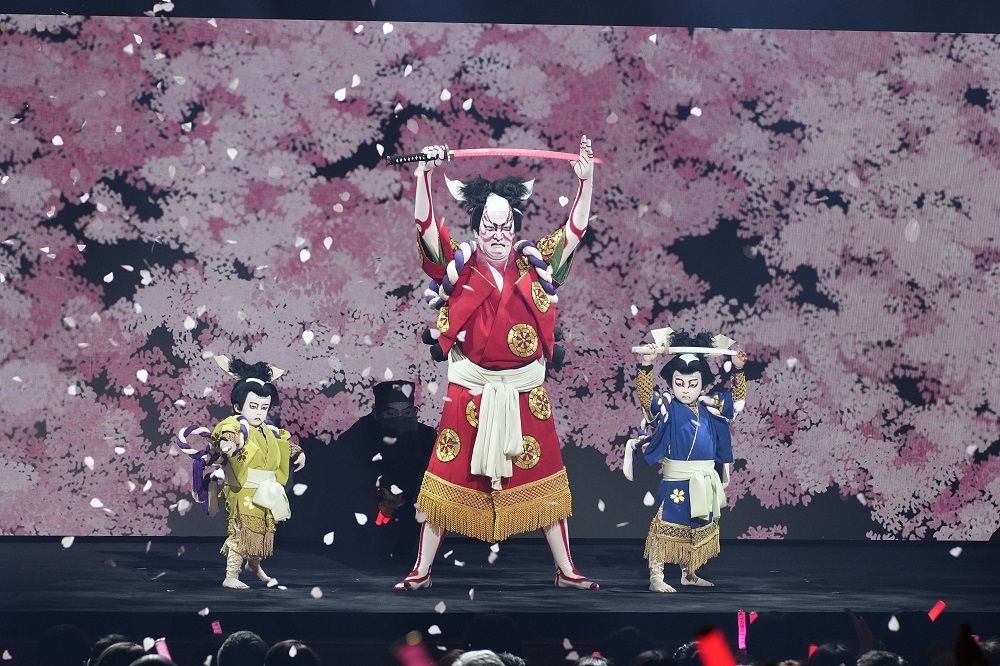 中村獅童「伝統を守りつつ」　超歌舞伎を上演　3歳の息子・夏幹くん初お目見得