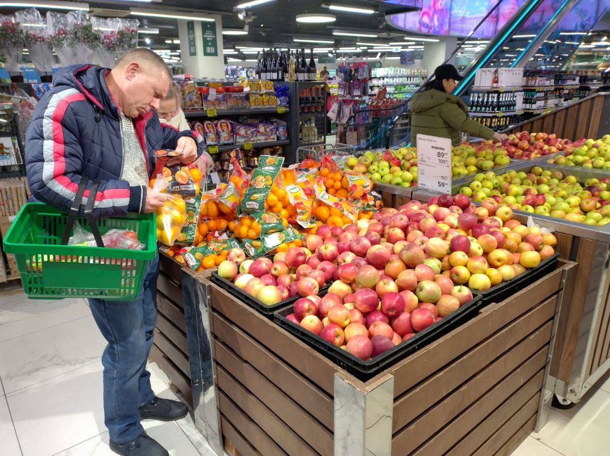 食品が豊富に並ぶモスクワのスーパー