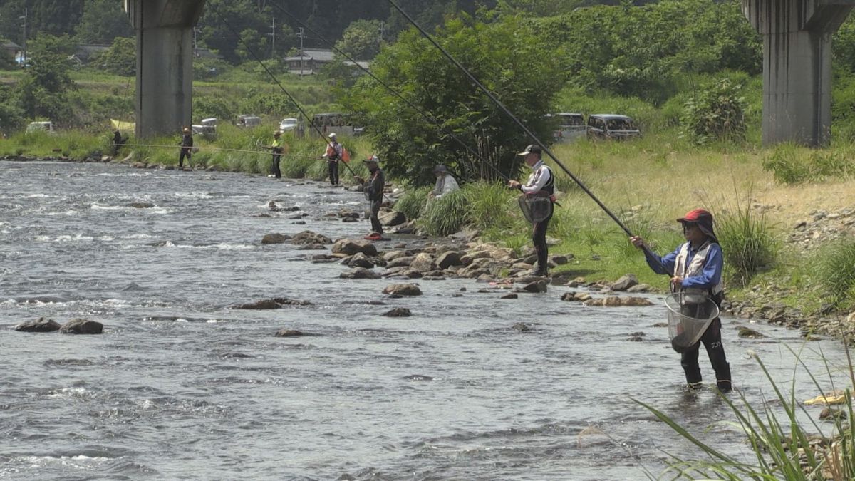 アユ釣りシーズン到来　嶺南の南川と北川など3河川で　水温高くエサの生育順調で釣果に期待大