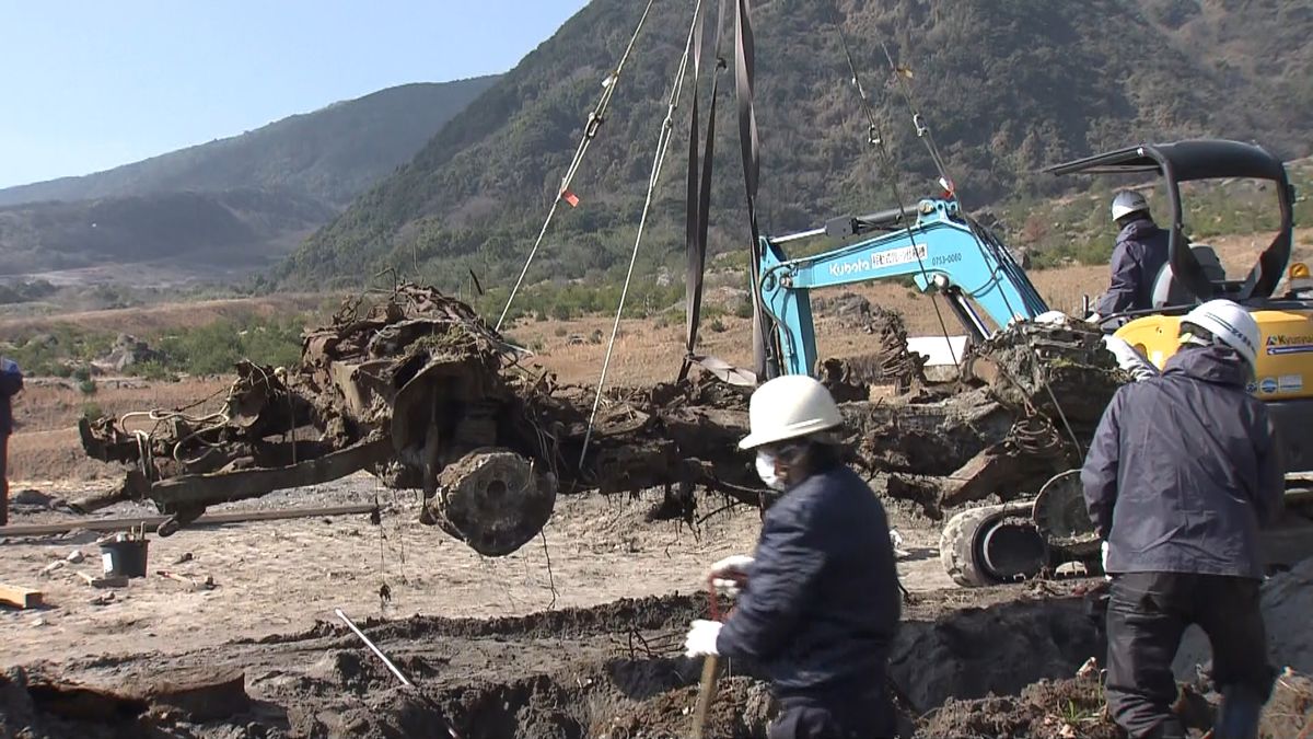 雲仙普賢岳「定点」付近で車両掘り起こし