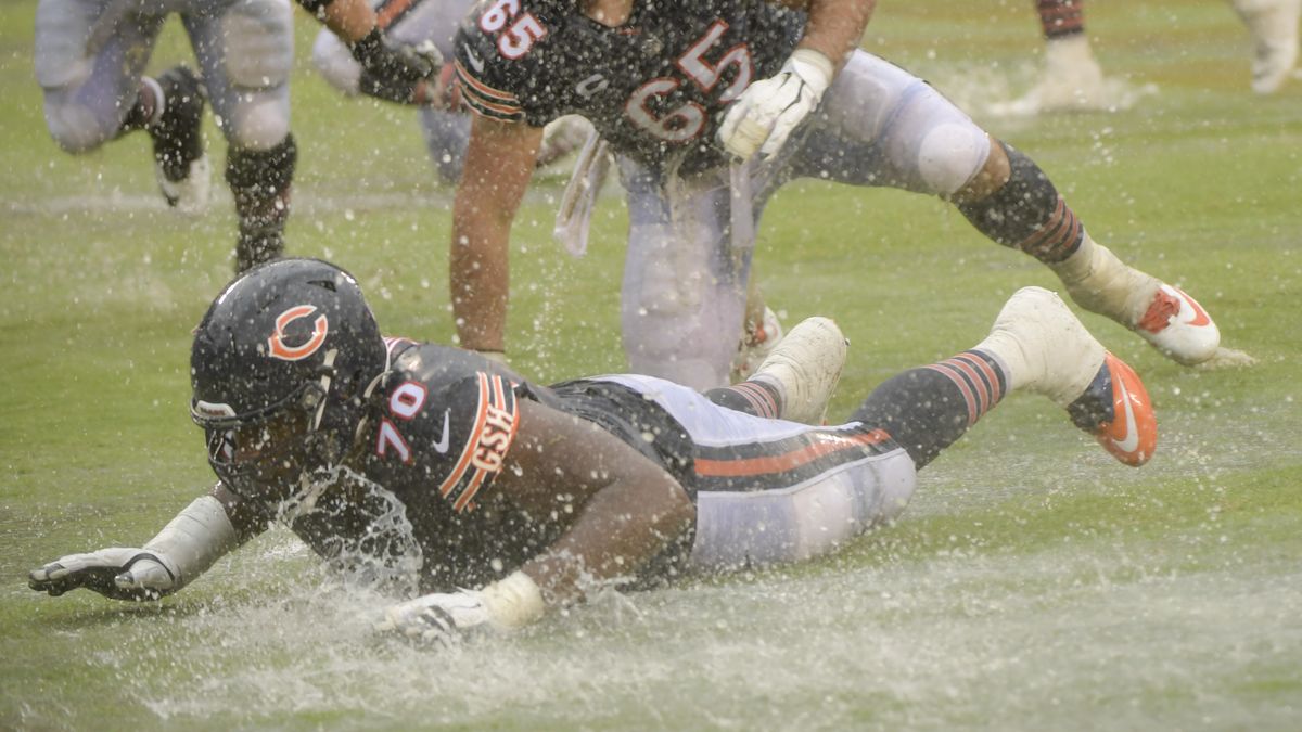 【NFL開幕】ベアーズ 本拠地勝利発進も 雨でスタジアムは滝のよう