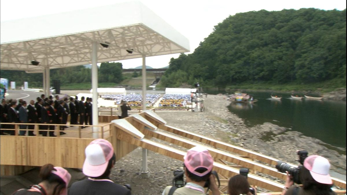 2010（平成22）年　第30回全国豊かな海づくり大会（岐阜・関市長良川河畔）