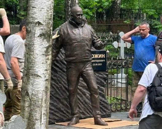 「ワグネル」創設者プリゴジン氏の像、墓地に設置　来月1日の誕生日にあわせ記念碑除幕式を予定　露メディア