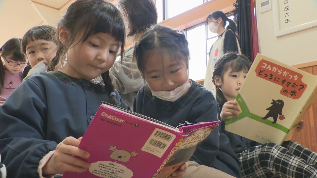 「読書に親しむ機会を」　リユースショップが子ども園に絵本など寄贈　岩手・奥州市