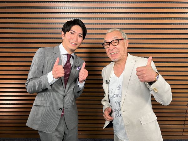 インタビューを終えた、中尾隆聖さんと伊藤遼アナウンサー
