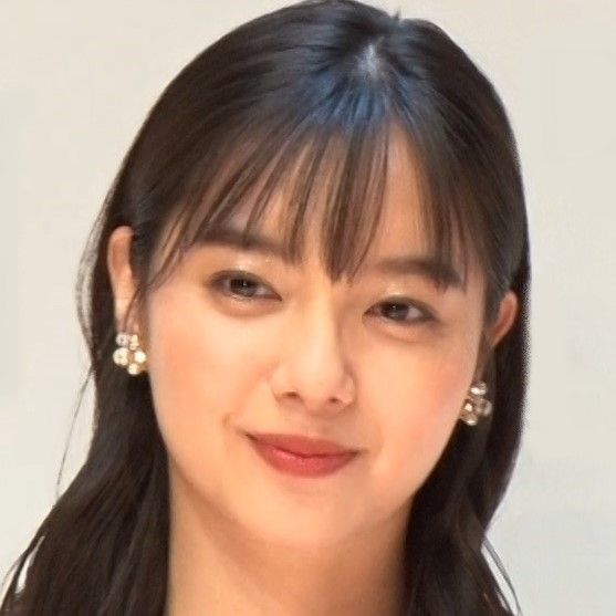 新川優愛、第1子妊娠を発表　3年前“ロケバス婚”で話題に