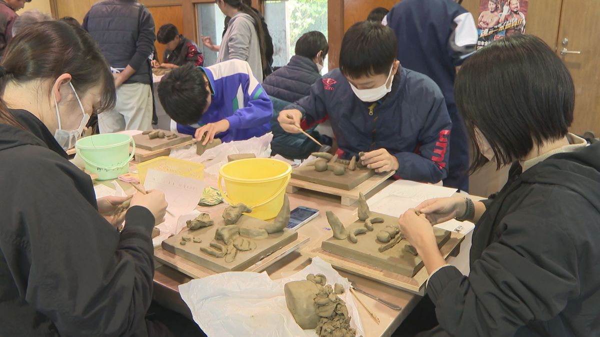 鬼北町の中学生がオリジナルの「鬼瓦」を制作 菊間瓦の伝統学ぶ