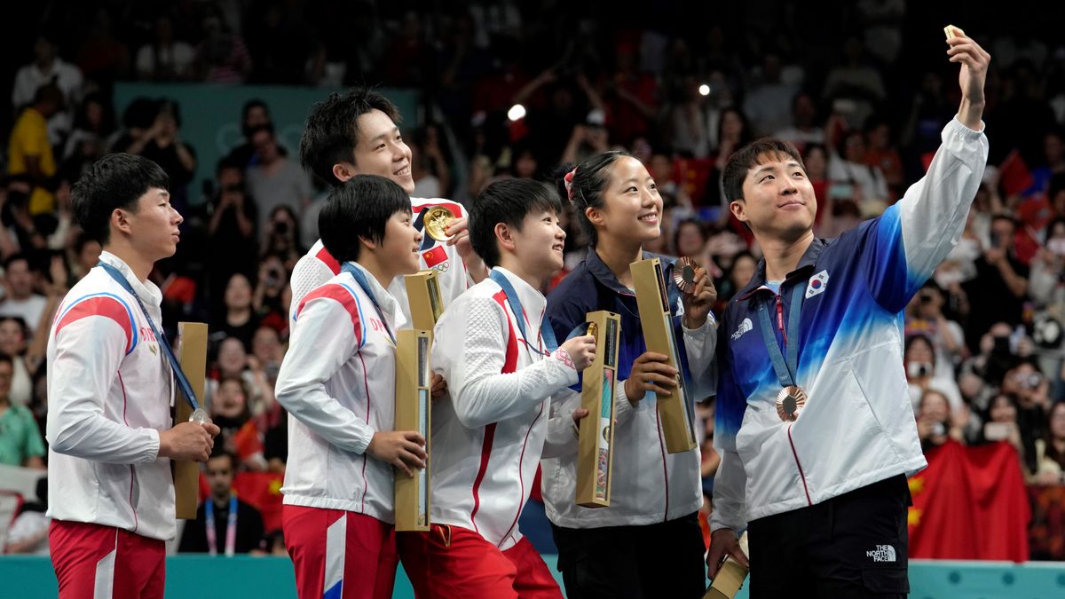「歴史に残る一枚になりそう」“平和の祭典”五輪で中国＆北朝鮮＆韓国の選手がスマートフォンで“自撮り”