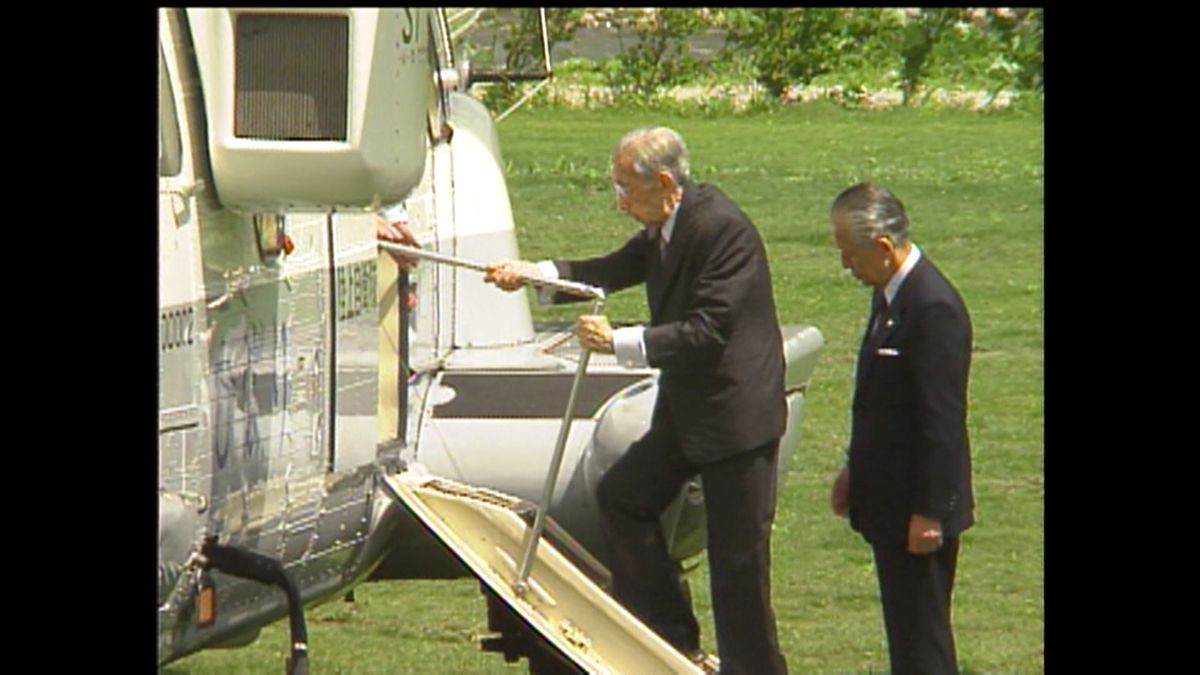 1988（昭和63）年8月13日　ヘリで帰京する昭和天皇