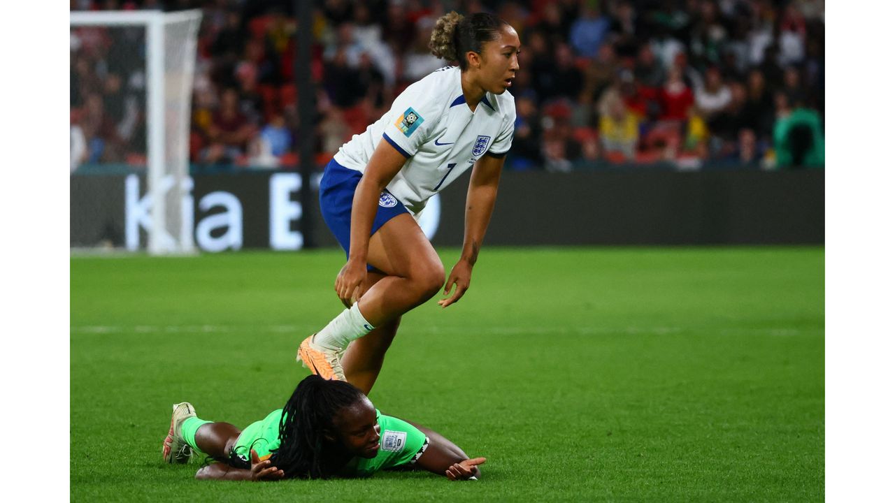 【女子W杯】相手選手を踏んだとしてレッド受けたイングランド代表　2試合出場停止処分