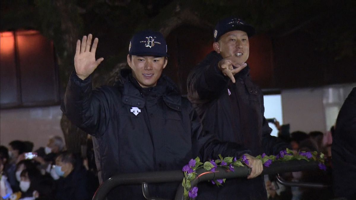 オリックス日本一歓迎パレードに3万人のファン　杉本裕太郎「想像以上に人が多くてびっくり」