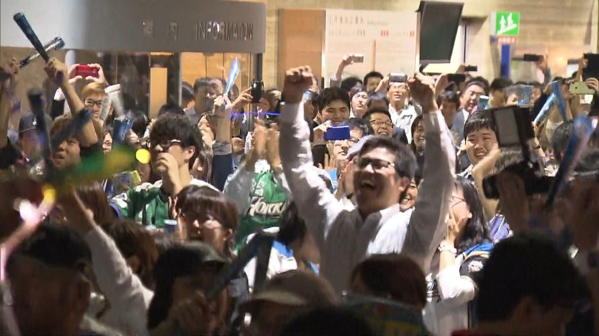 日ハム逆転優勝　４年ぶりＶに北海道歓喜！