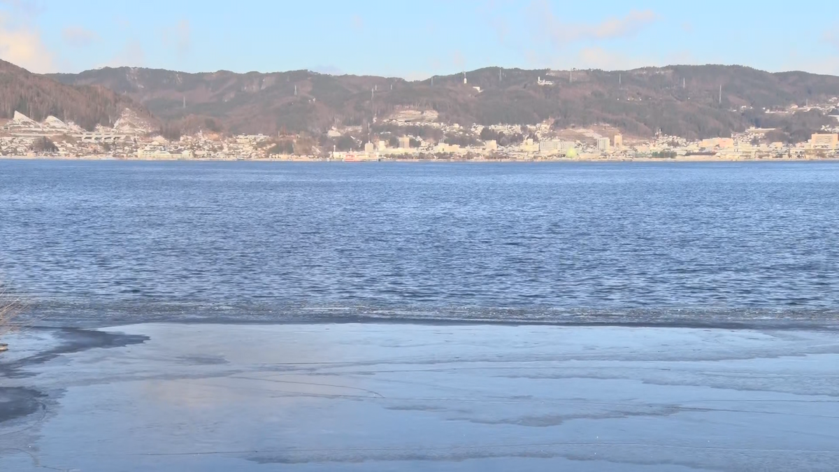 今年も現れず…諏訪湖の御神渡り「明けの海にて神渡りござなく候」【長野】