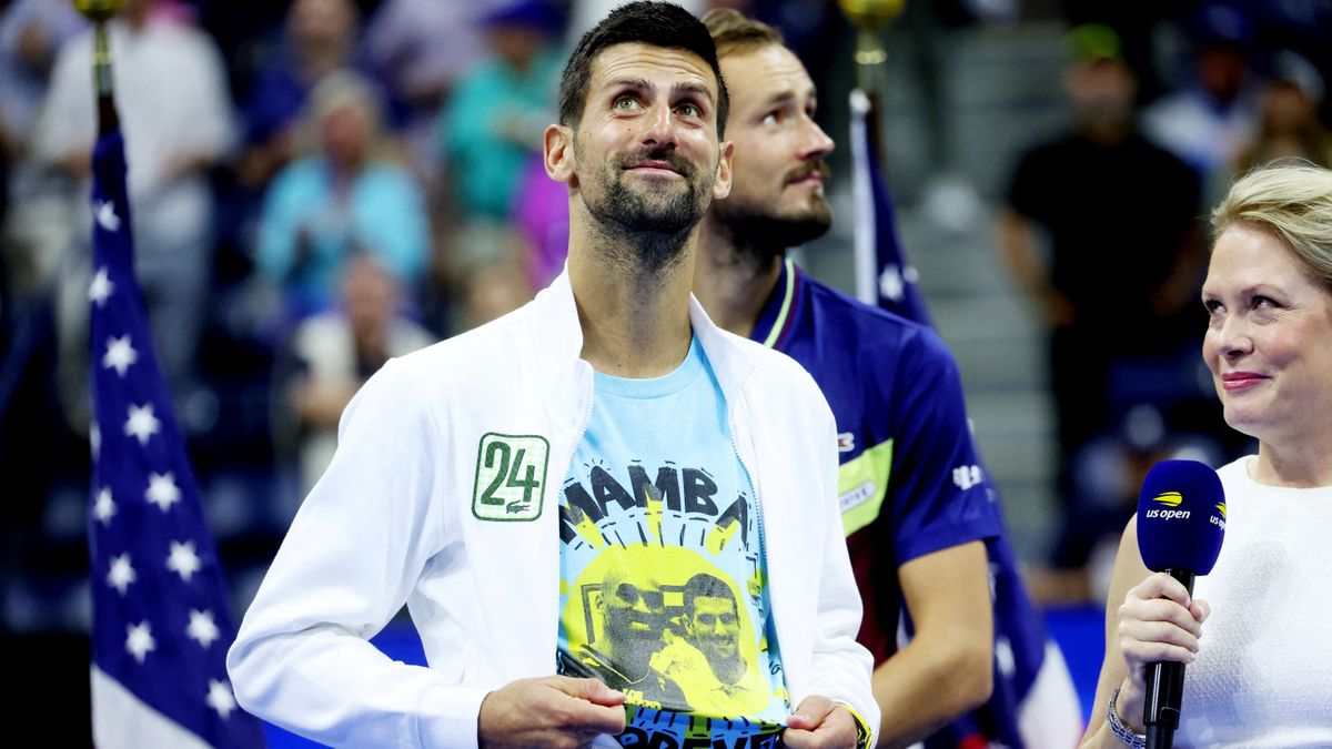 【テニス】偉業達成のジョコビッチ　全米OP表彰式で“親友”コービーのTシャツを着たワケ