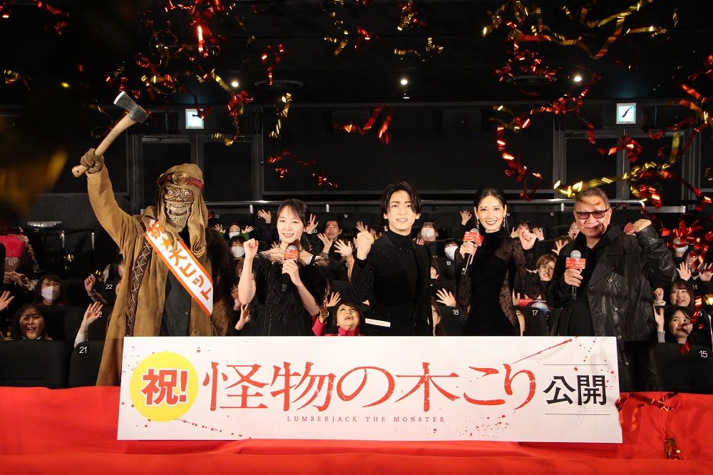 （左から）吉岡里帆さん、KAT-TUN・亀梨和也さん、菜々緒さん、三池崇史監督