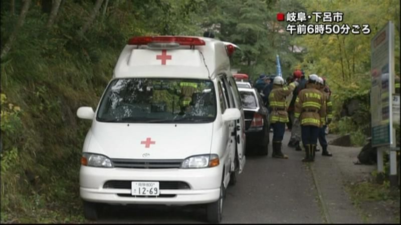 救助隊などが山小屋に到着　御嶽山噴火