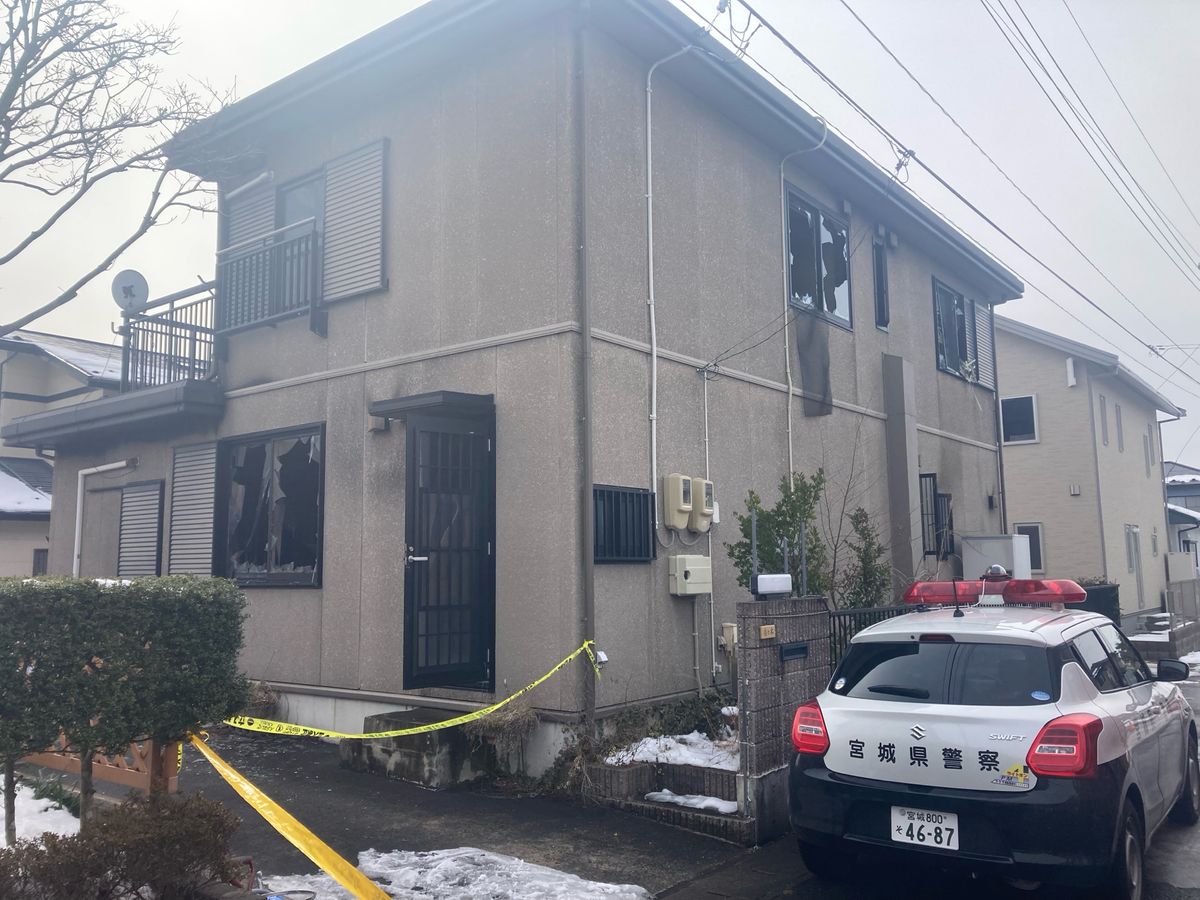 「建物から煙が見える」住宅を焼く火事　住人の男性（60代）病院に搬送（宮城・栗原市）