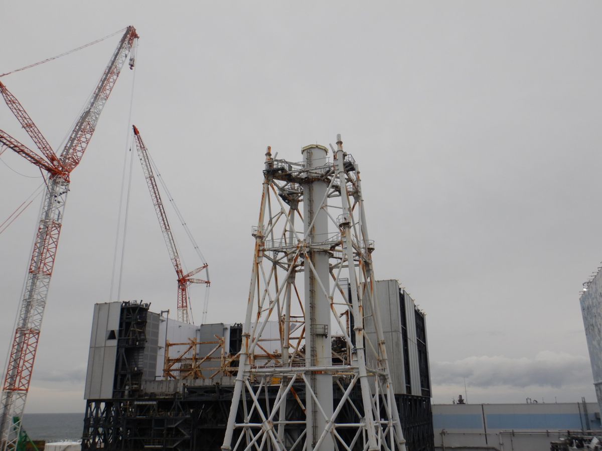 骨組みがむき出しの1号機（今年2月）