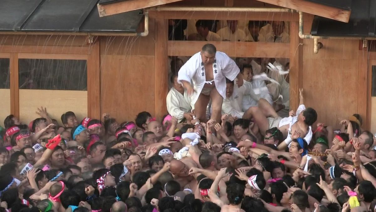 「国府宮神社はだか祭」初めて女性参加へ　「もみ合い」の前に行われる「儺追笹奉納」に