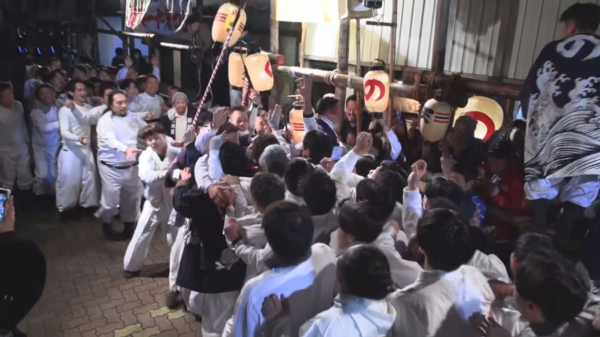 伝統の「尾鷲ヤーヤ祭り」　呼び物の「練り」はじまる　三重・尾鷲市