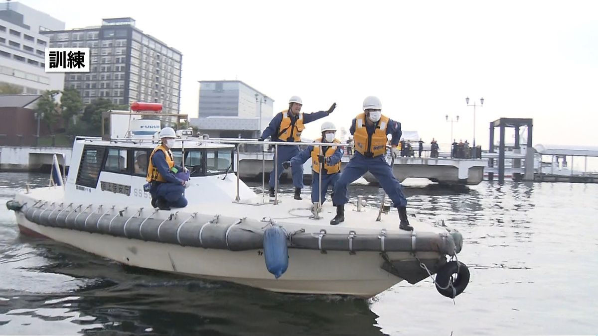 東京五輪向け　水上バス事故想定の救助訓練