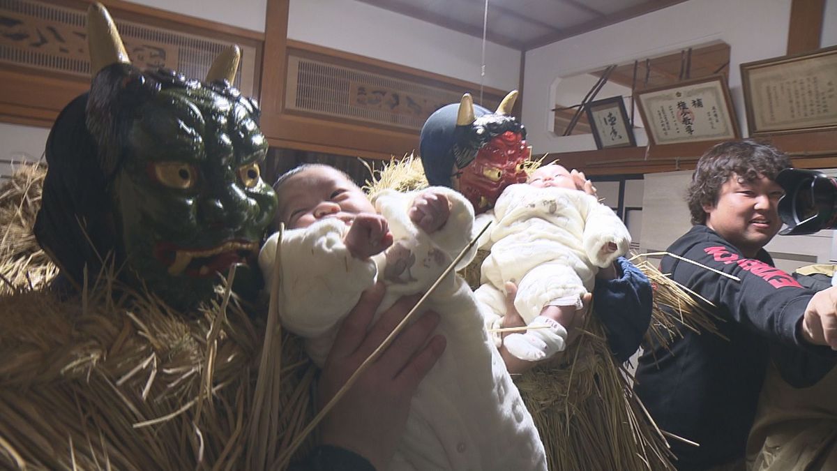 鬼の面を付け家々を回る正月の伝統行事「アマハゲ」　なり手不足も課題　初めて扮した若者に密着