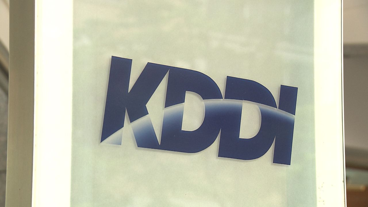 KDDI　4月～9月のグループ全体の決算発表　営業利益は前年同時期比2.5％減の5585億円　7月の大規模通信障害の補償金は約73億円