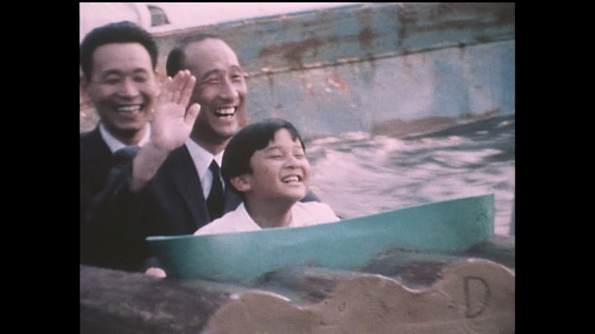 1970（昭和45）年 大阪万博で急流滑りを楽しまれる天皇陛下