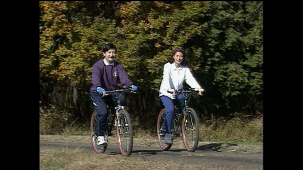 1997（平成9）年11月 マウンテンバイクでサイクリングを楽しまれる両陛下