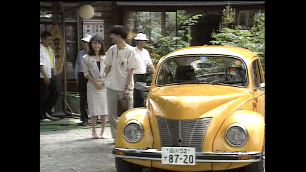 1990（平成2年）　愛車の「ビートル」で紀子さまとドライブに出かけられた秋篠宮さま
