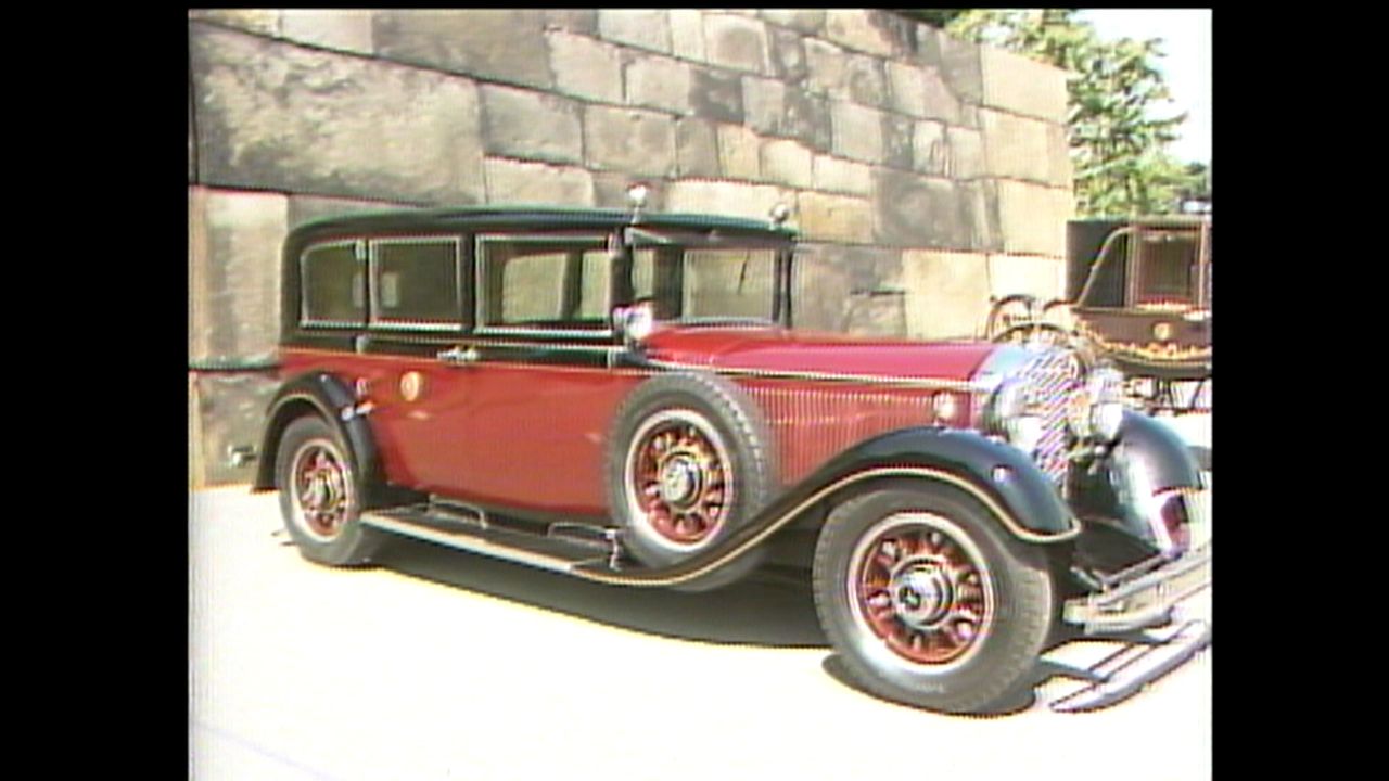 天皇陛下の旧御料車 1935型メルセデス・ベンツ770 菊紋付き ガラス 